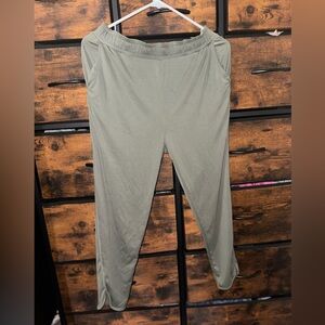 Green American Eagle capri leggings S